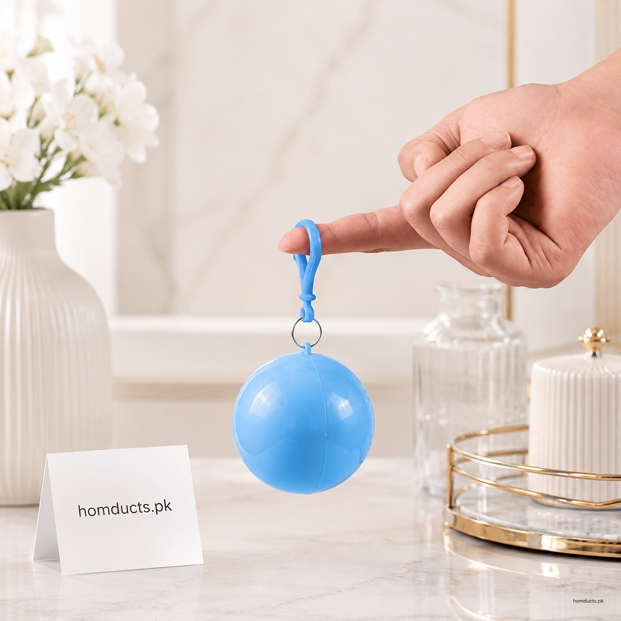 Portable Emergency Rain Poncho Ball – Reusable Waterproof Raincoat Keychain for Travel, Hiking & Outdoor Use