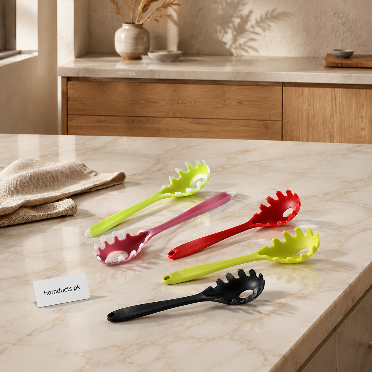 Plastic Spaghetti Server Spoon 28.5cm – Pasta Serving Spoon with Drainage Hole | Random Color