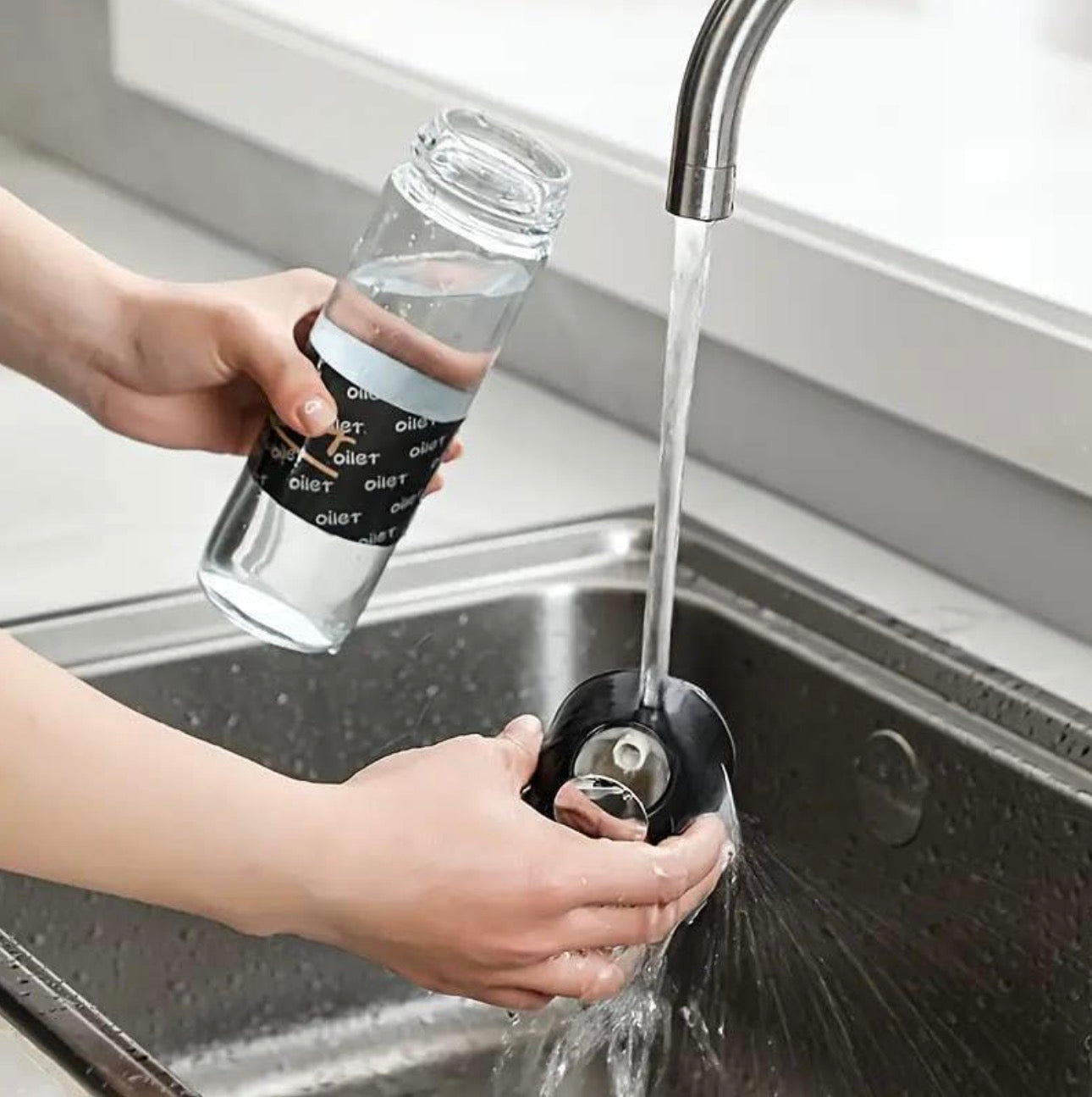 Glass Oil Dispenser Bottle with Automatic Pour Lid – Modern Kitchen Oil & Sauce Container