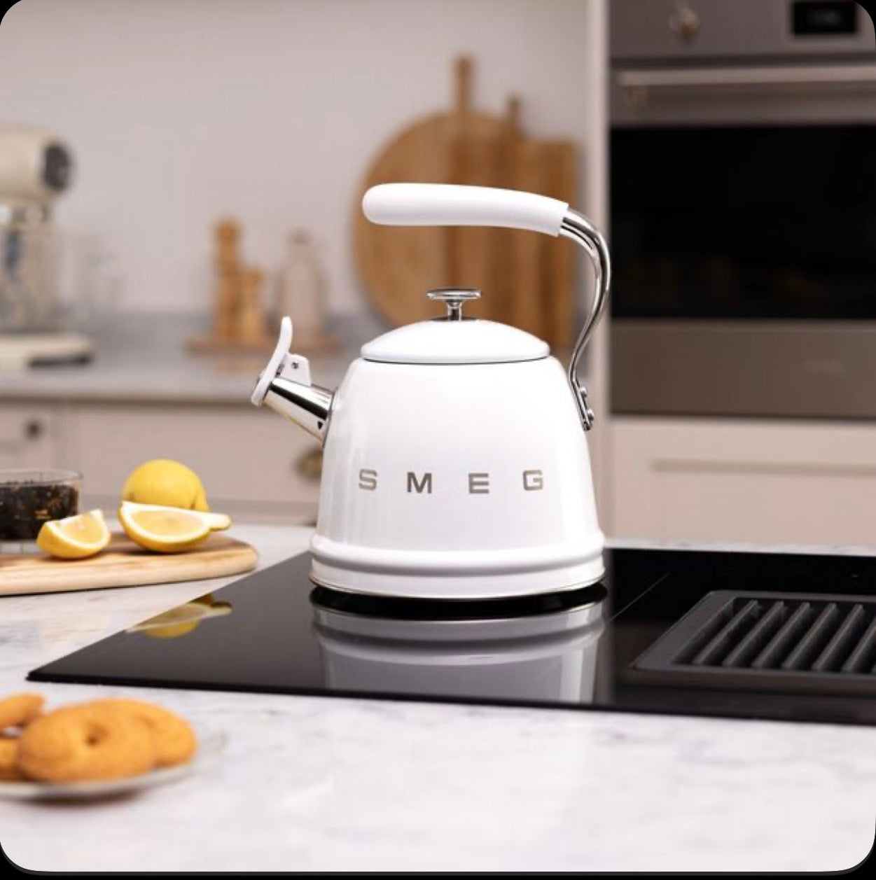 SMEG Retro Whistling Kettle – Cream White Premium Stainless Steel Stovetop Tea Kettle