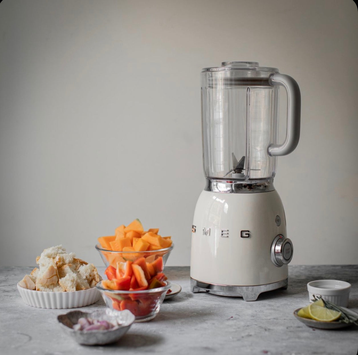 SMEG Retro Blender – Cream White Premium High-Speed Kitchen Blender with Multi-Speed Control