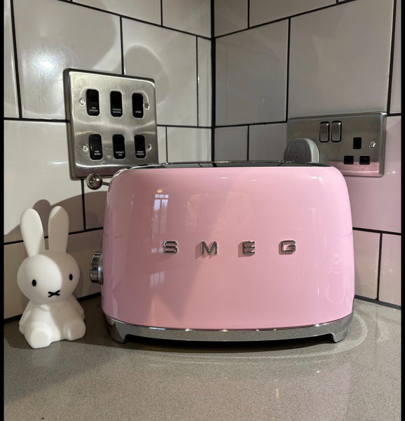 SMEG 2-Slice Retro Toaster – Pastel Pink Premium Stainless Steel Bread Toaster with Multi-Function Controls