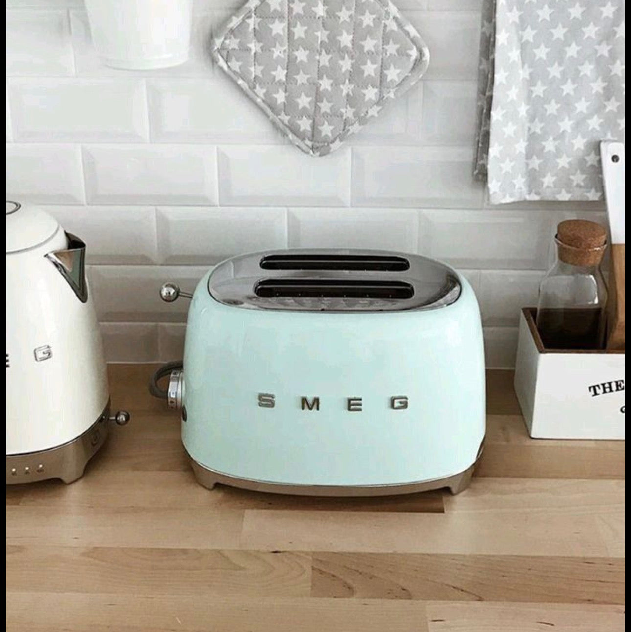 SMEG 2-Slice Retro Toaster – Pastel Green Premium Stainless Steel Bread Toaster with Multi-Function Controls