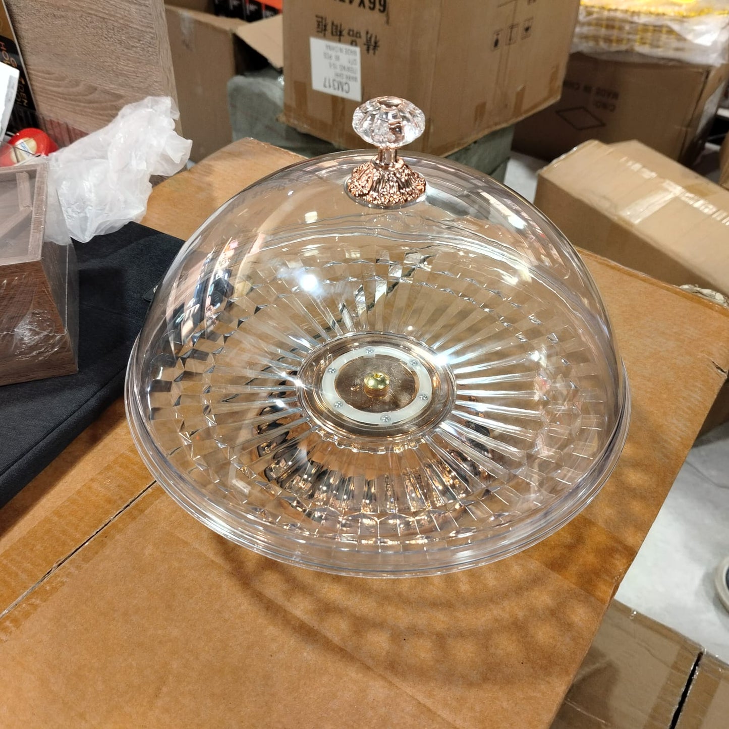 Luxury Crystal Clear Cake Stand with Dome Lid & Gold Base – Elegant Dessert & Serving Display