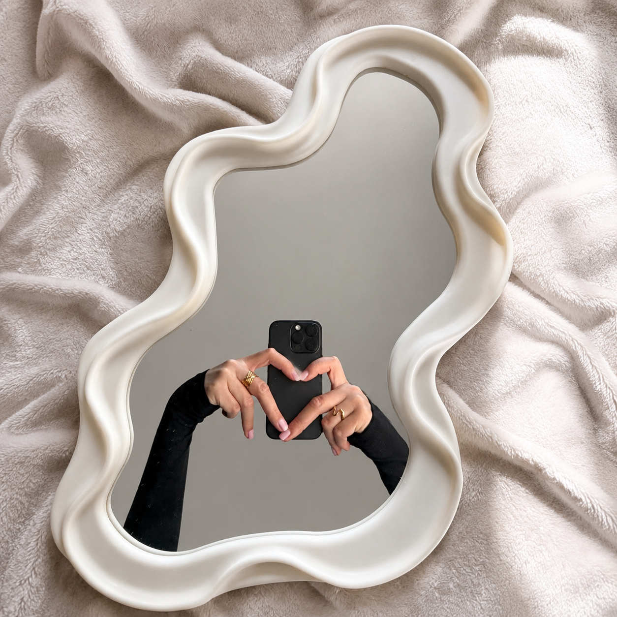 Luxury Irregular Wavy Wall Mirror – Modern Aesthetic Décor