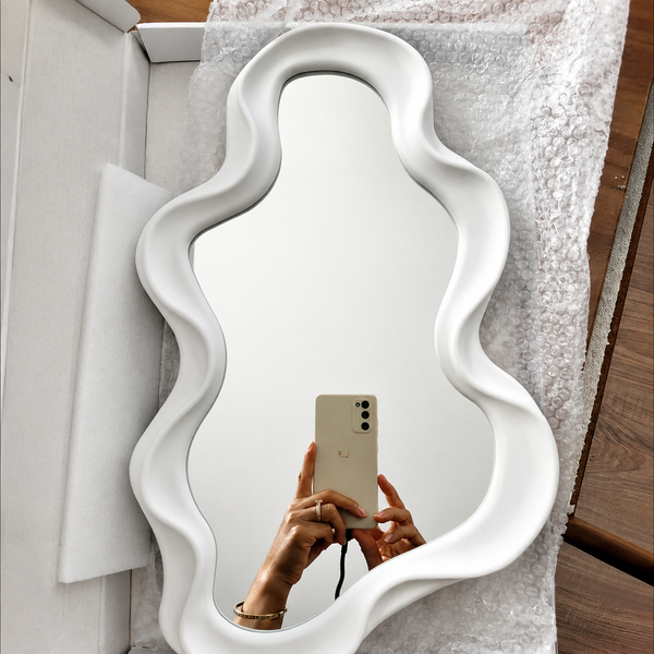 Luxury Irregular Wavy Wall Mirror – Modern Aesthetic Décor