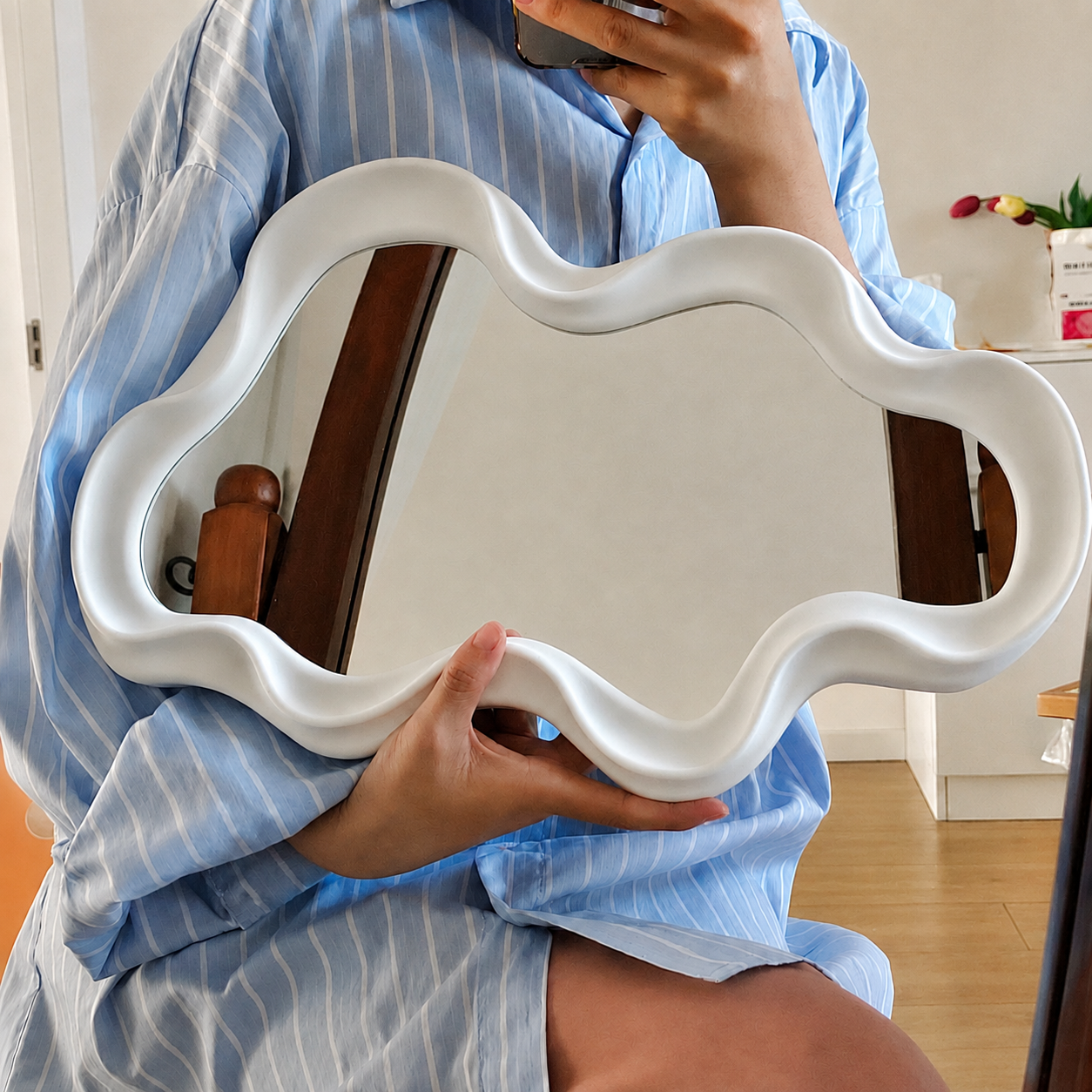 Luxury Irregular Wavy Wall Mirror – Modern Aesthetic Décor