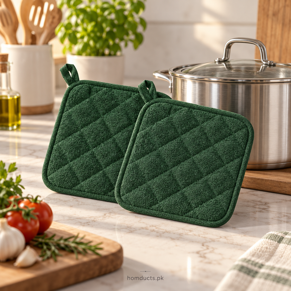 Two-piece quilted fabric pot holder set