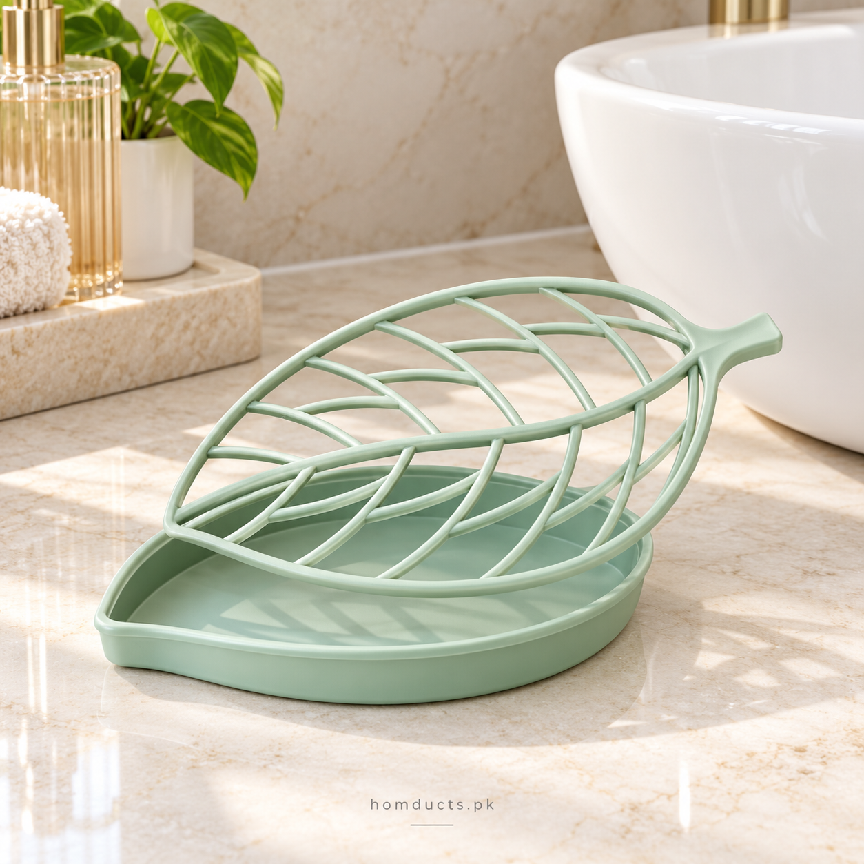 Leaf-shaped draining soap dish with removable tray