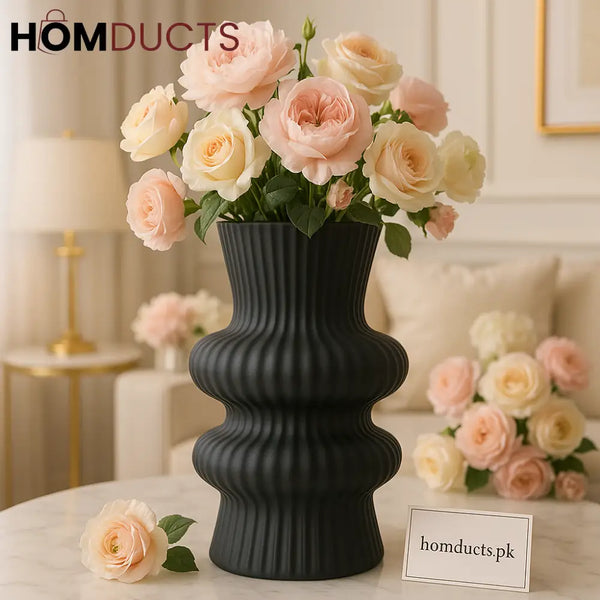 Luxury Black Sculptural Vase – Modern Ribbed Flower Pot for Elegant Home Décor